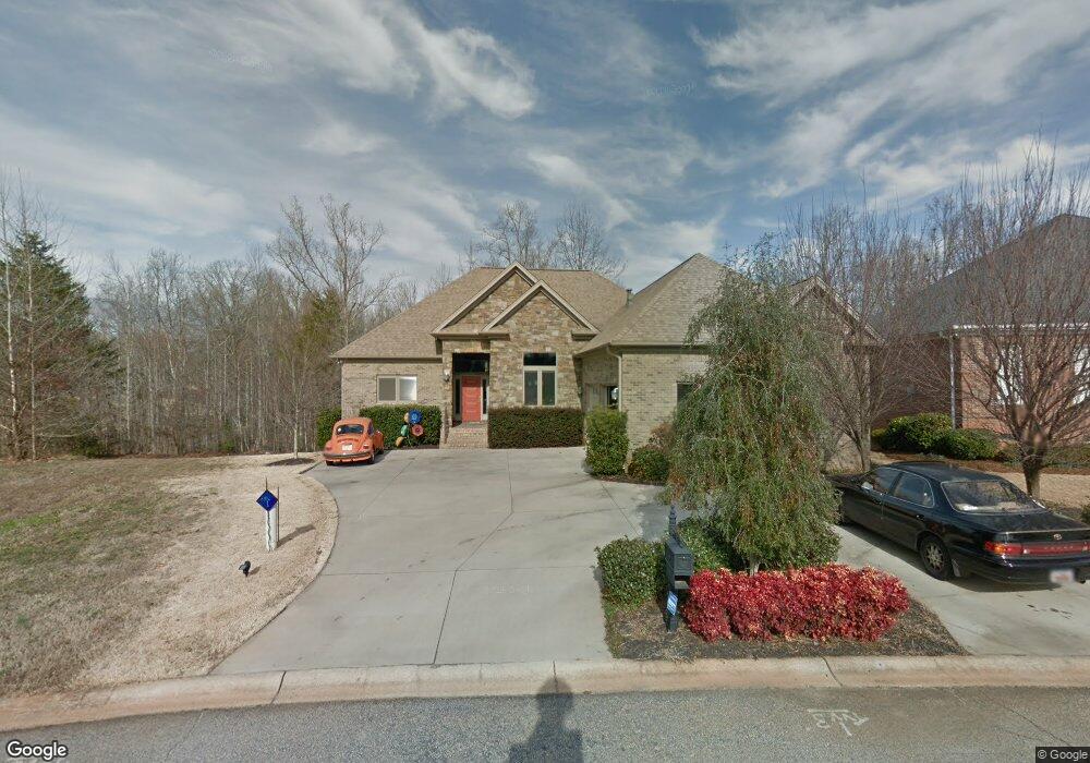 423 Hunters Cir, Greenville, SC 29617 - photo 1