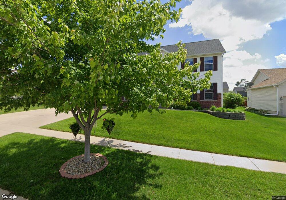 4313 Roxbury Dr NW, Cedar Rapids, IA 52405 - photo 1