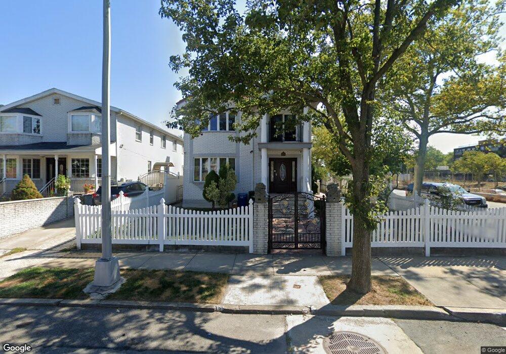 5849 192nd St, Fresh Meadows, NY 11365 - photo 1