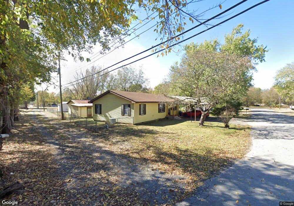 208 NW 2nd St, Pryor, OK 74361 - photo 1