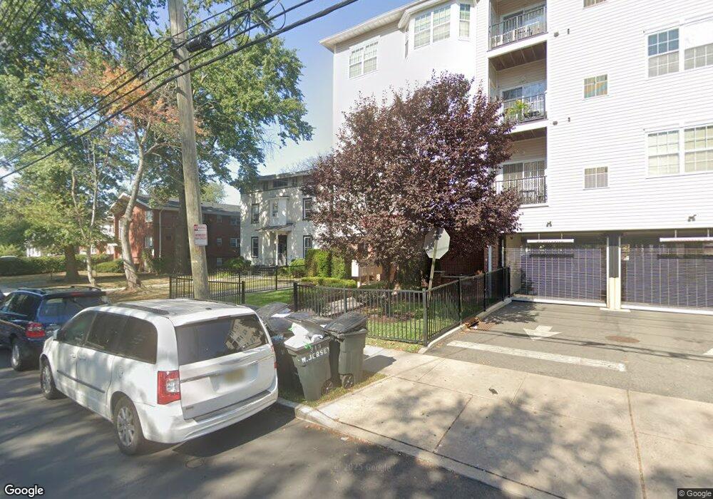 313 W Jersey St, Elizabeth, NJ 07202 - photo 1