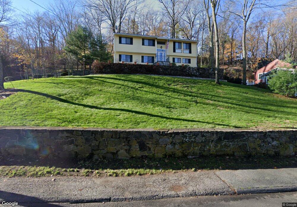 59 1/2 E Rocks Rd, Norwalk, CT 06851 - photo 1