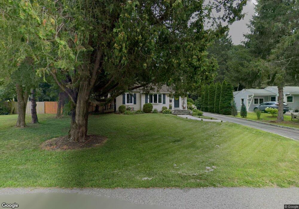 8 Townsend Blvd, Pawling, NY 12564 - photo 1