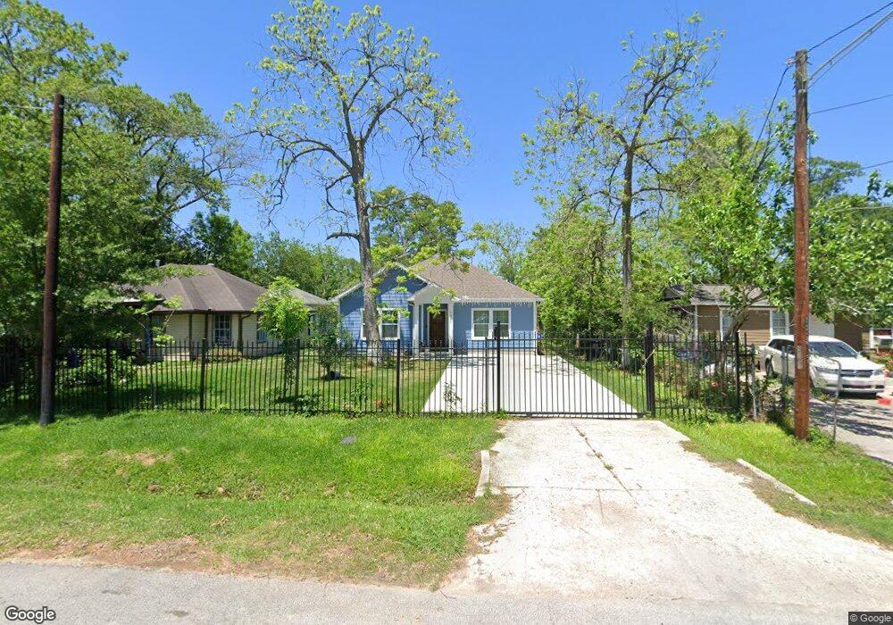 5821 Gaston St, Houston, TX 77016 - photo 1