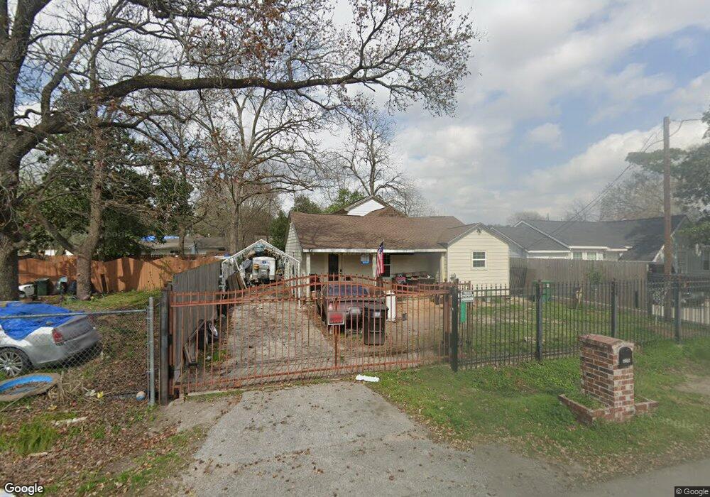 215 Fichter St, Houston, TX 77022 - photo 1