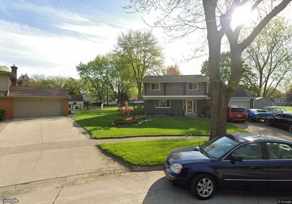 10 Sunburst Ct, Frankenmuth, MI 48734 - photo 1