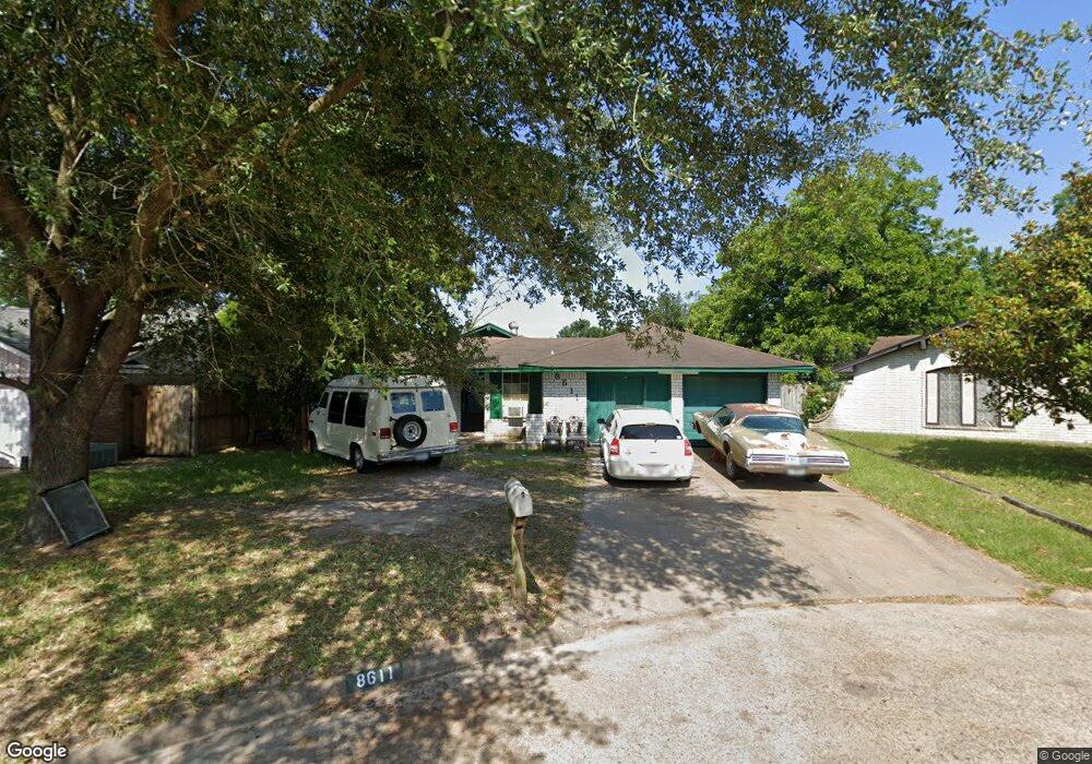 8611 Aspen View Ct, Houston, TX 77088 - photo 1