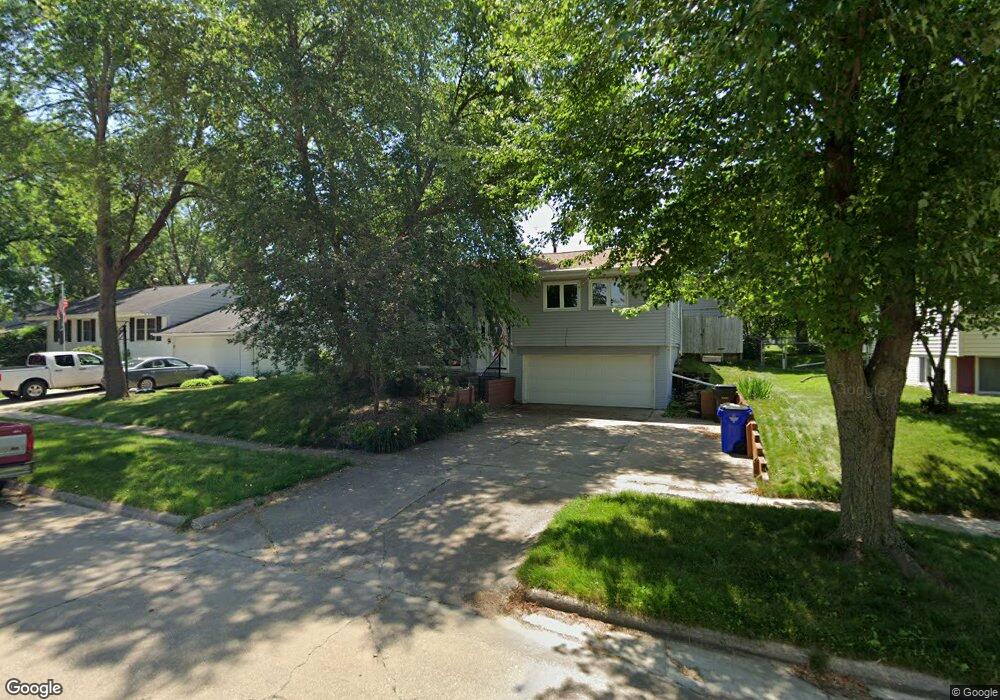 3301 44th St NE, Cedar Rapids, IA 52402 - photo 1