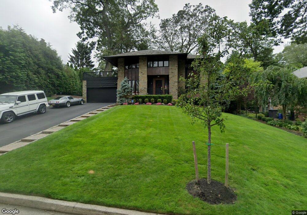 252 Chapel Rd, Manhasset, NY 11030 - photo 1