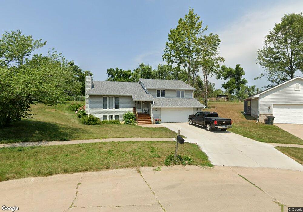 1846 Hidden Hollow Ct NW, Cedar Rapids, IA 52405 - photo 1