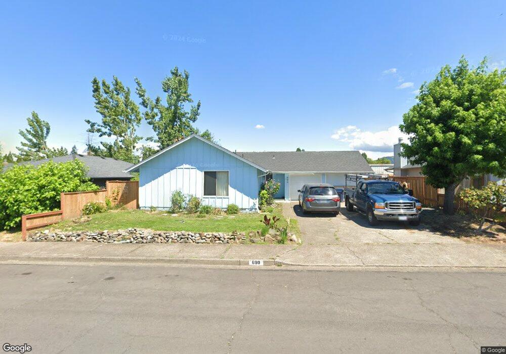 690 Janus St, Springfield, OR 97477 - photo 1