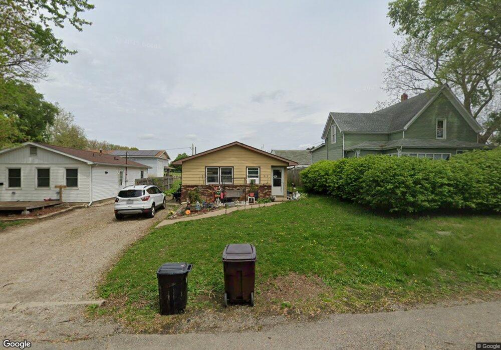 512 Williamette Ave, Lincoln, IL 62656 - photo 1