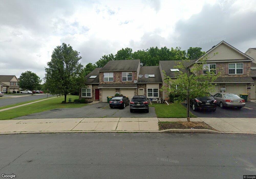 1043 Timberidge Ln, Allentown, PA 18106 - photo 1