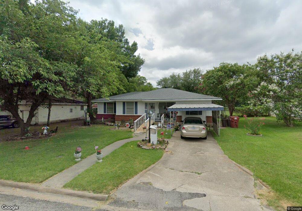 308 E Russell Ave, Bonham, TX 75418 - photo 1