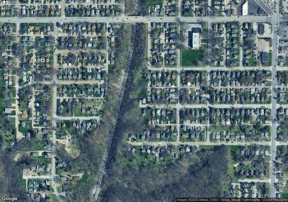 1932 W 16th St, Davenport, IA 52804 - photo 1