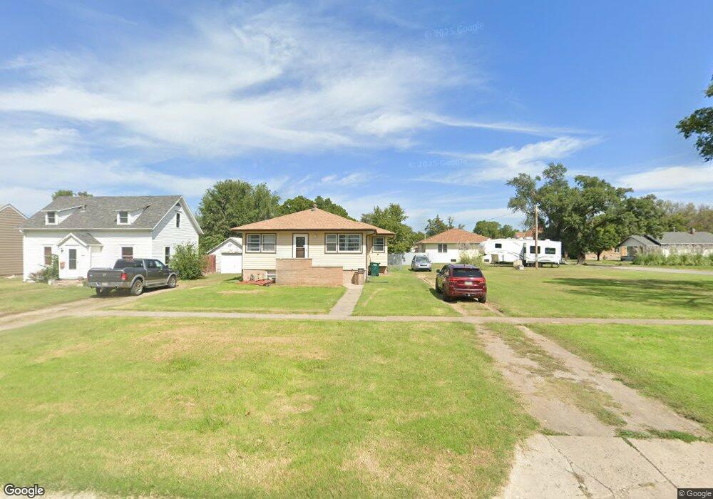 610 W New Hampshire St, Osborne, KS 67473 - photo 1