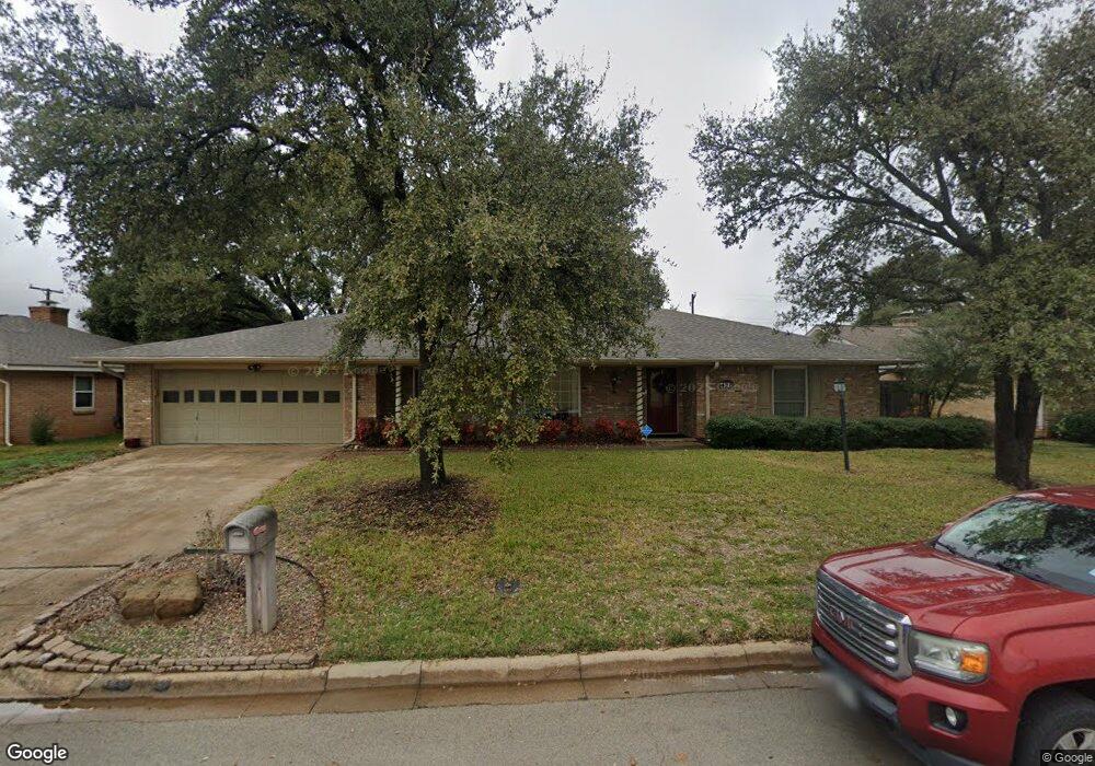 428 Plainview Dr, Hurst, TX 76054 - photo 1