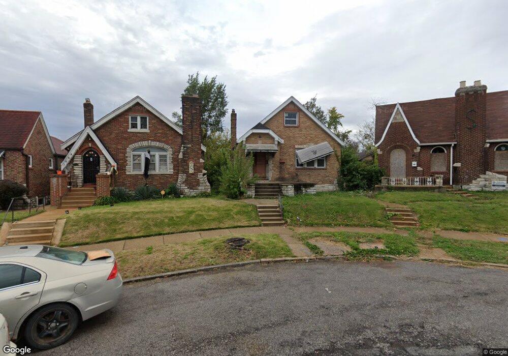 4736 Bessie Ct, Saint Louis, MO 63115 - photo 1