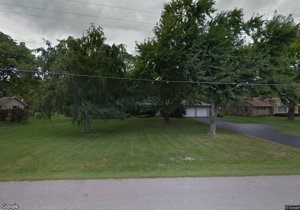 N81W16292 Robinhood Dr, Menomonee Falls, WI 53051 - photo 1