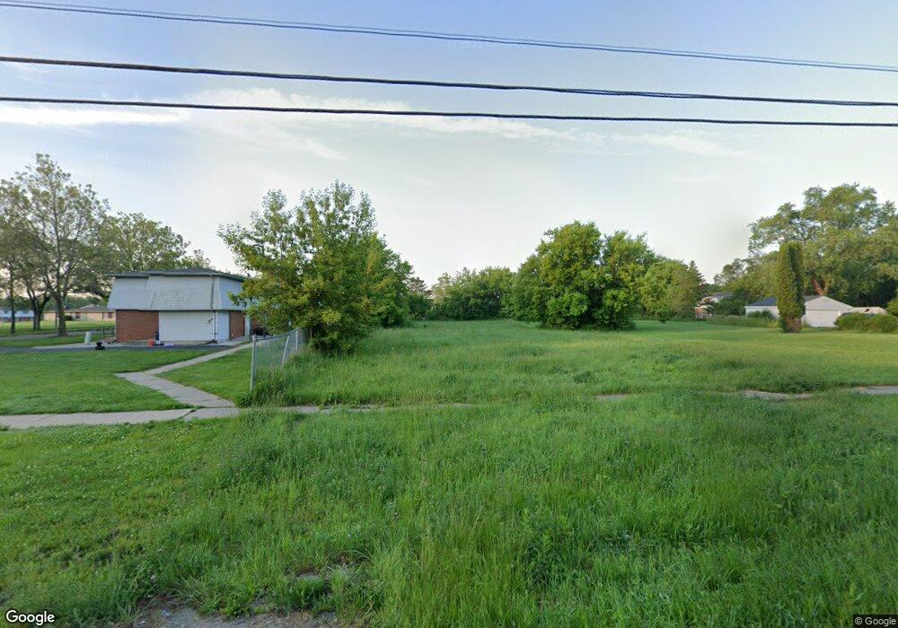 2206 E Carpenter Rd, Flint, MI 48505 - photo 1