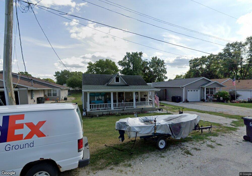 607 E Barker St, Tuscola, IL 61953 - photo 1