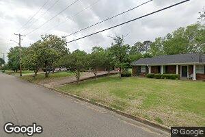 207 N Foster Dr, Tupelo, MS 38801