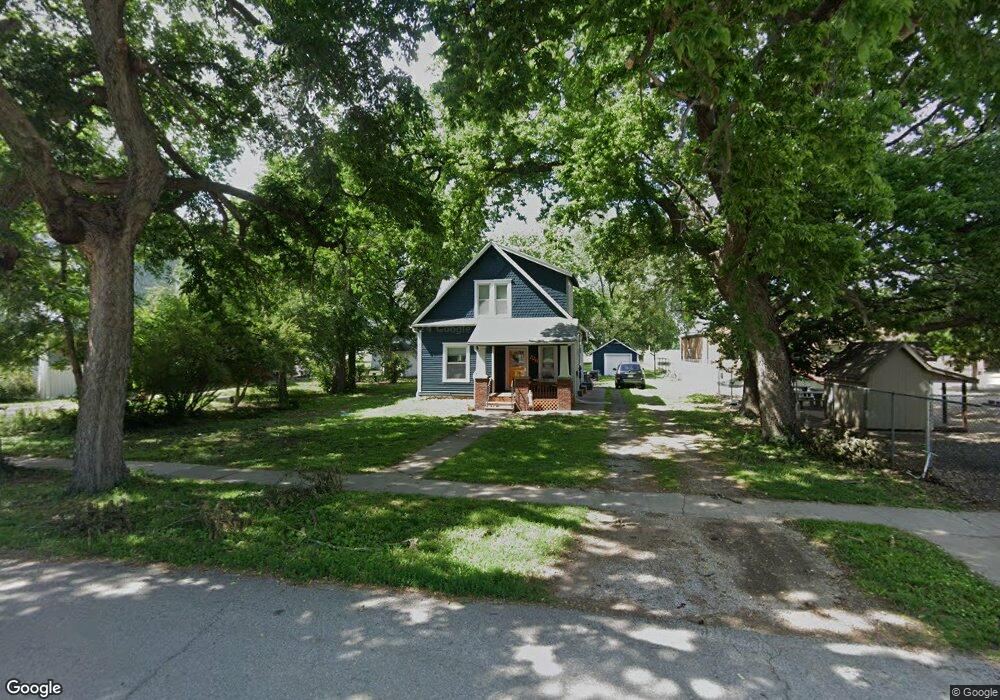 226 E Pottawatomie St, Rossville, KS 66533 - photo 1