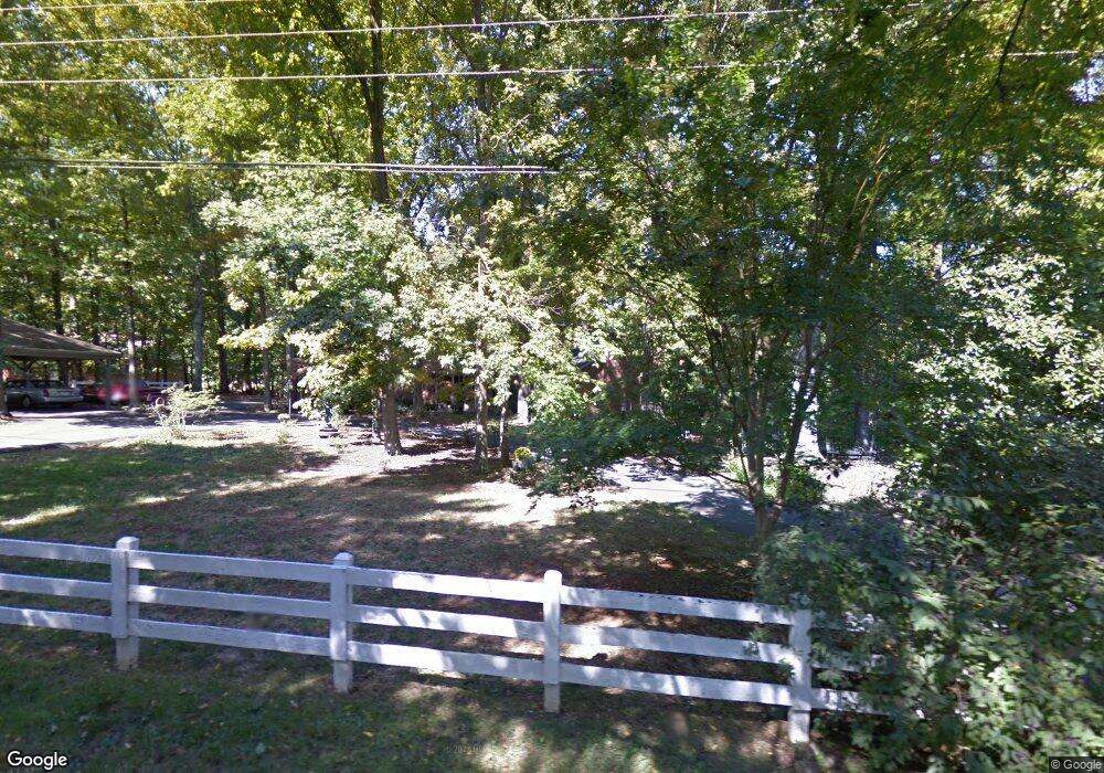 724 Chapel Hill Rd, Charlottesville, VA 22901 - photo 1