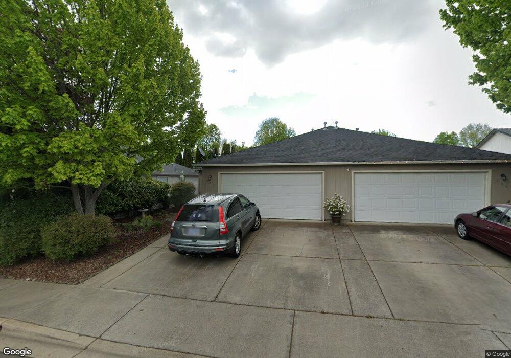 562 Mountain View Dr, Central Point, OR 97502 - photo 1