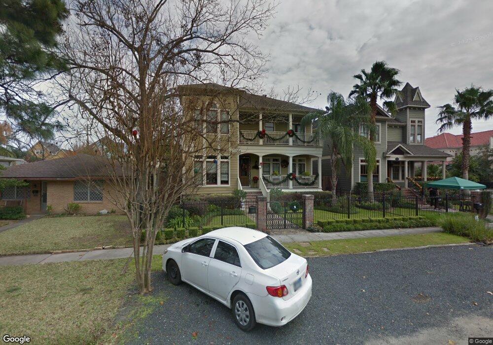 704 Columbia St, Houston, TX 77007 - photo 1