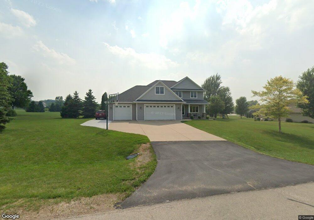1720 Spring Hills Ln, de Pere, WI 54115 - photo 1