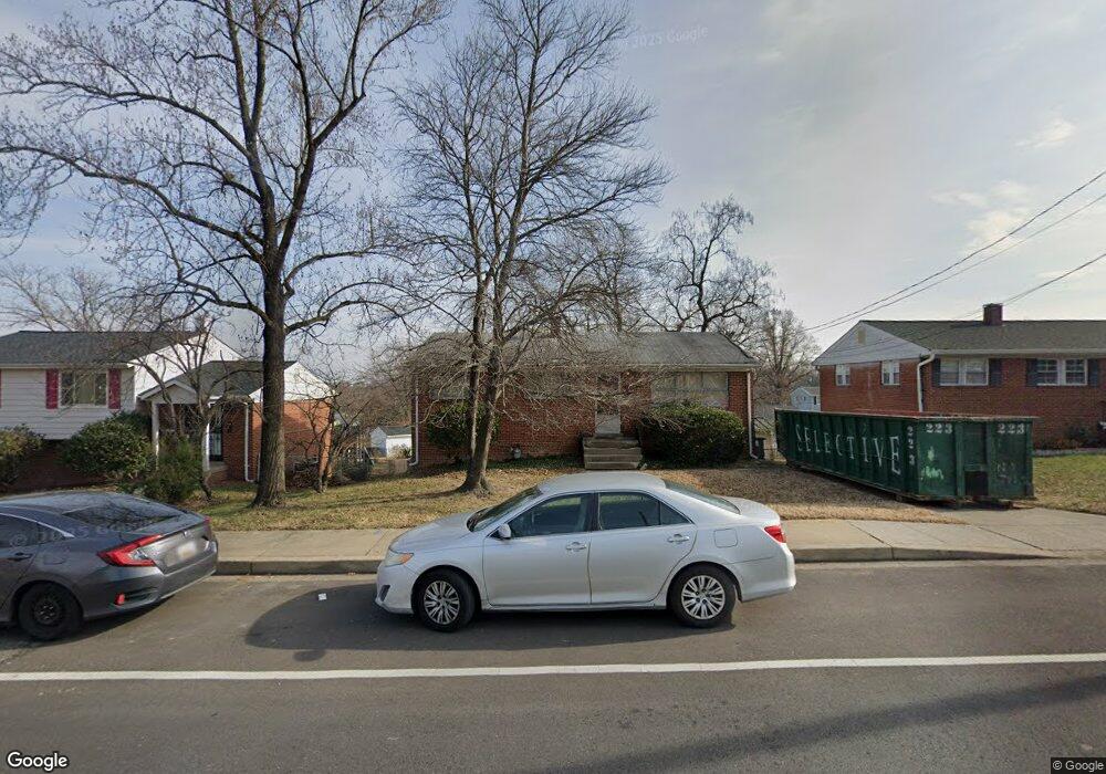 6121 Sargent Rd, Hyattsville, MD 20782 - photo 1