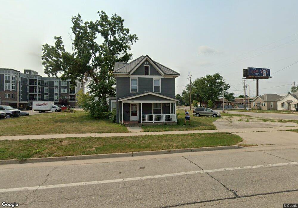 223 2nd Ave SW, Cedar Rapids, IA 52404 - photo 1