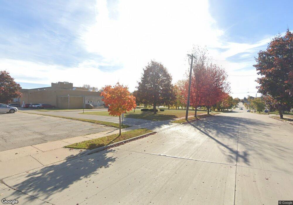 1212 N 11th St, Manitowoc, WI 54220 - photo 1