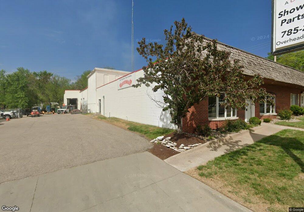 2322 SW 6th Ave, Topeka, KS 66606 - photo 1