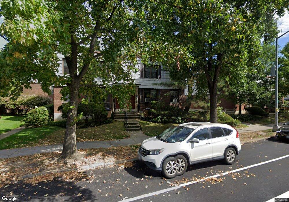 7055 Park Dr E unit B, Flushing, NY 11367 - photo 1