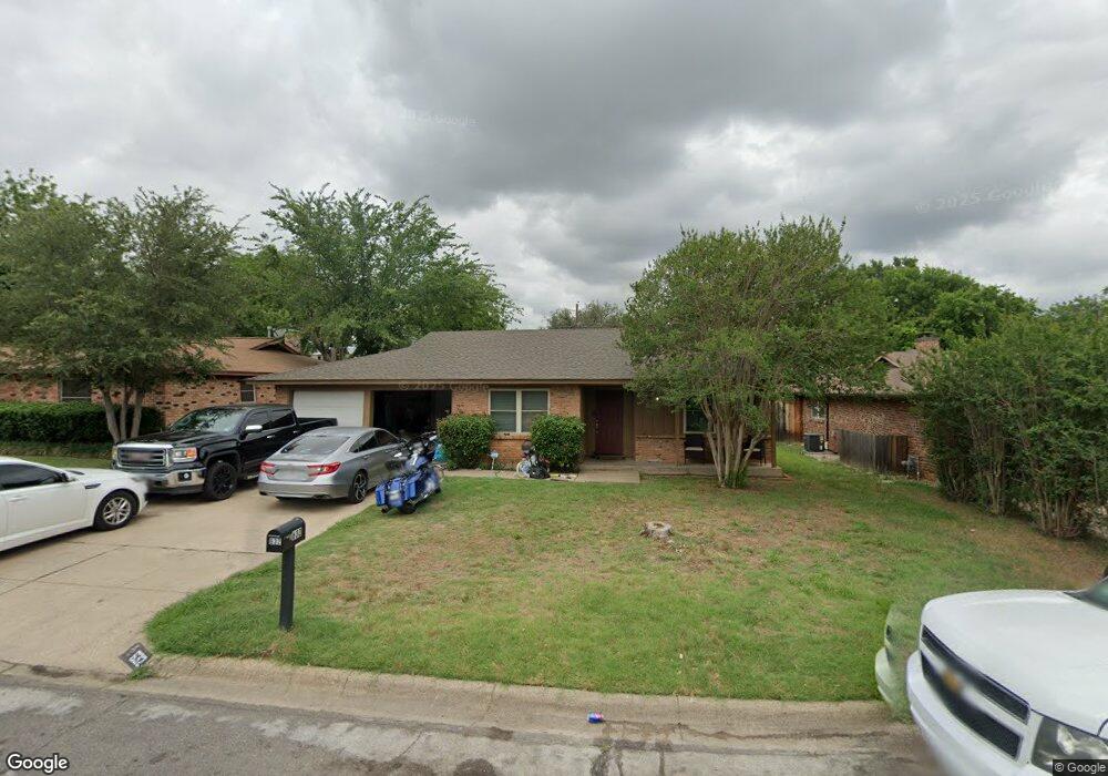 632 Oak Dr, Hurst, TX 76053 - photo 1