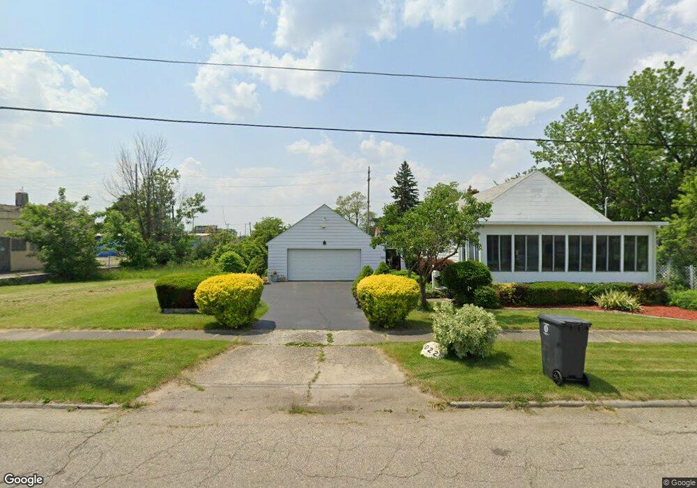 1022 Mann Ave, Flint, MI 48503 - photo 1