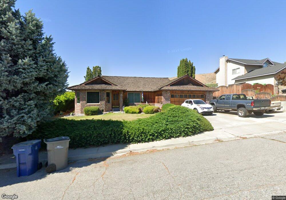 1009 12th St NE, East Wenatchee, WA 98802 - photo 1