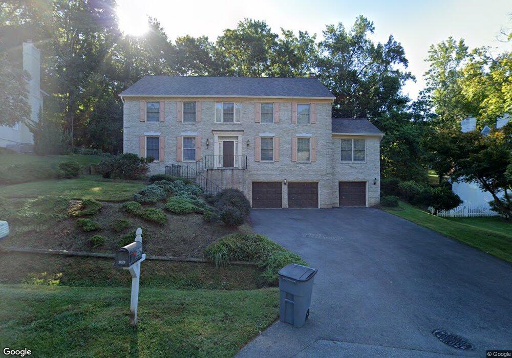 10329 Windsor View Dr, Potomac, MD 20854 - photo 1