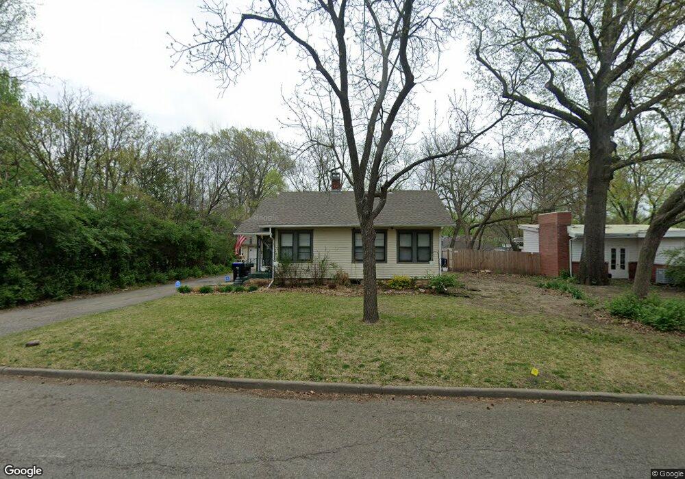 1034 SW Frazier Ave, Topeka, KS 66604 - photo 1