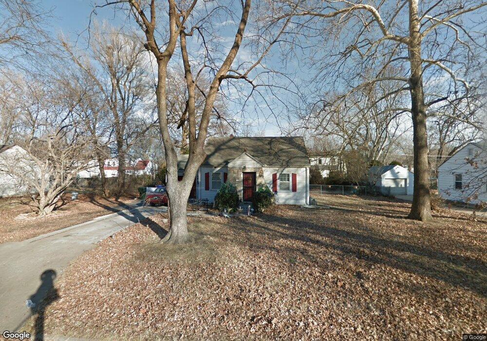 830 SW Webster Ave, Topeka, KS 66606 - photo 1