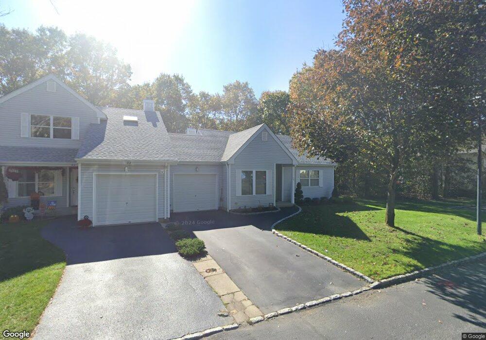 24 Lindsey Ct, Holtsville, NY 11742 - photo 1