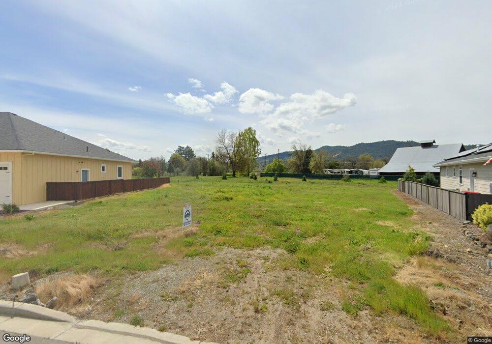 1301 River Run St, Central Point, OR 97502 - photo 1