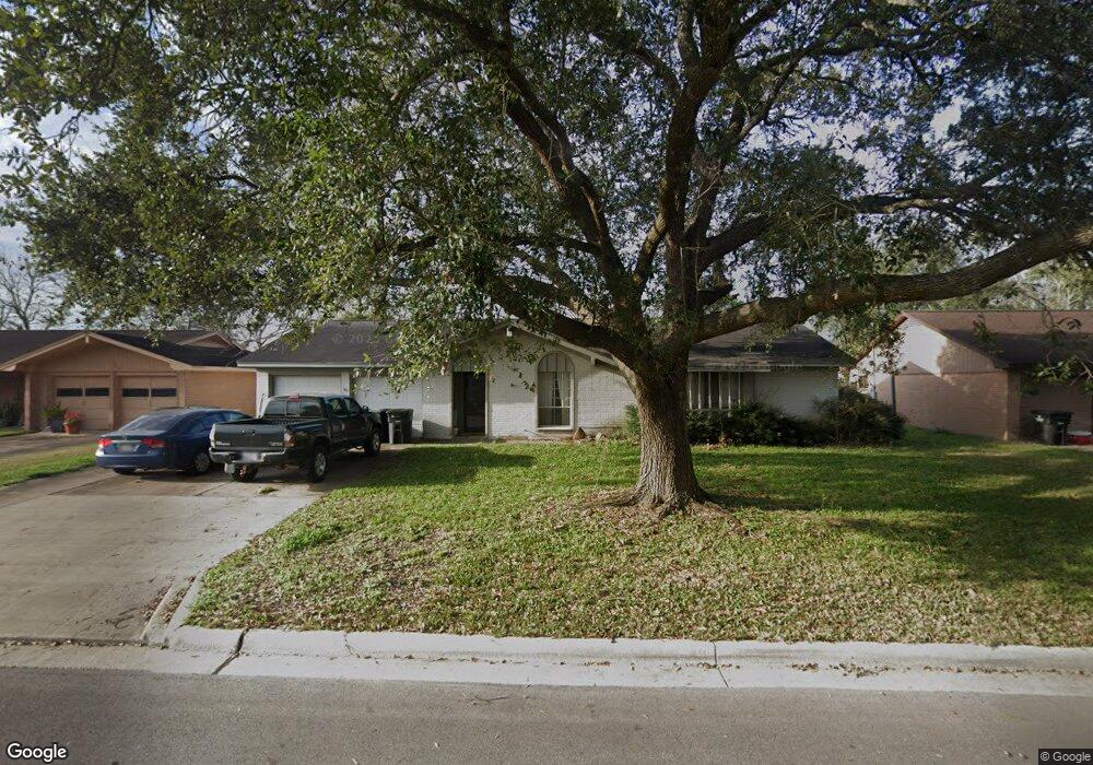 325 Hurstgreen Ln, Alvin, TX 77511 - photo 1