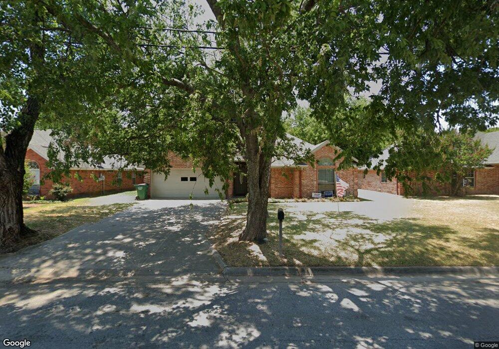 1405 S Howeth St, Gainesville, TX 76240 - photo 1