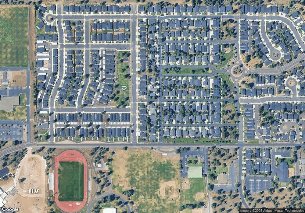 563 N Freemont St, Sisters, OR 97759 - photo 1