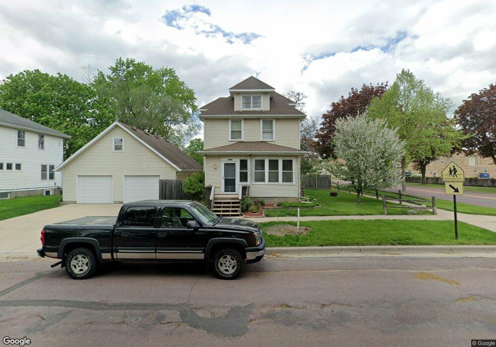 1028 N 4th St, Mankato, MN 56001 - photo 1