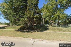 208 SW 21st St, Topeka, KS 66612