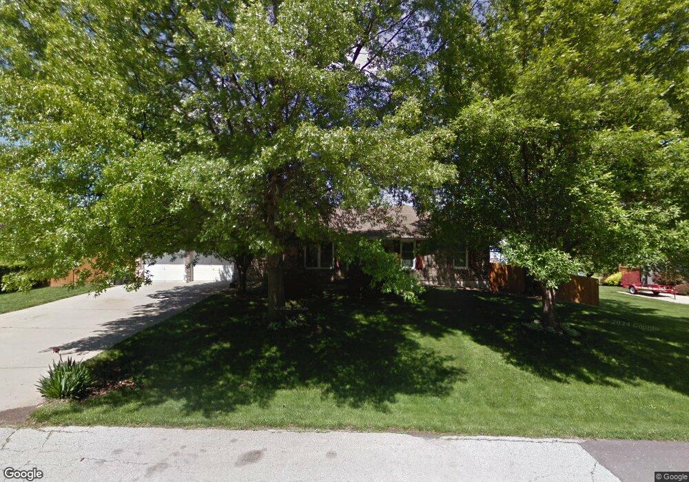 5670 Meadow View Dr, Shawnee, KS 66226 - photo 1